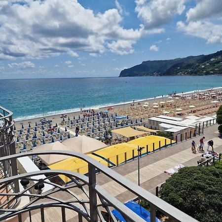 Hotel Miramare Spotorno Exterior photo