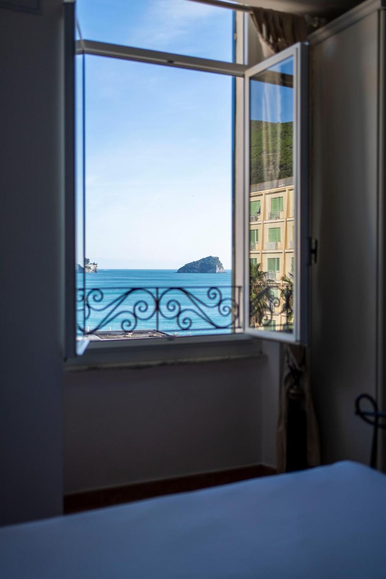 Hotel Miramare Spotorno Exterior photo